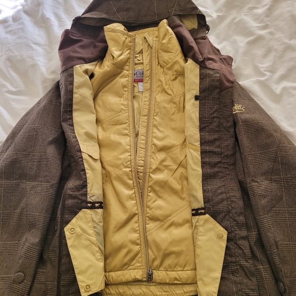 Columbia Converts Ski/Snowboard Jacket - Picture 3 of 3